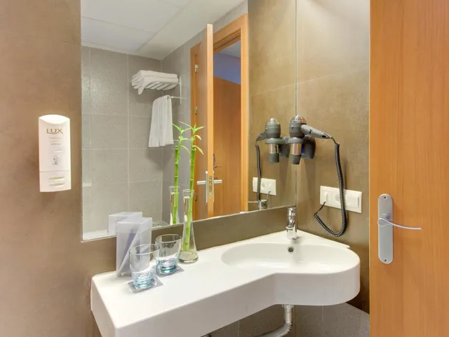 غرفة سوبيريور بسريرين منفصلين بشرفة، Tryp Cordoba Ex Tryp Los Gallos 9/10