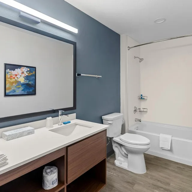 Room, King Bed, Everhome Suites Wichita Northeast 10/10
