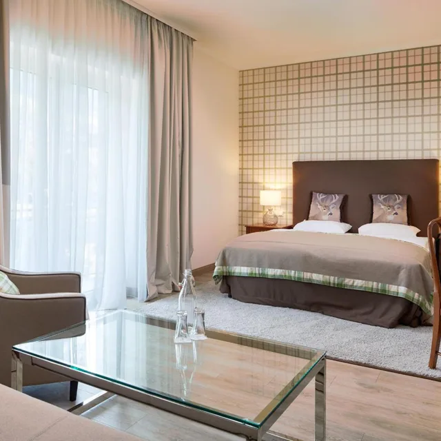 غرفة ديلوكس بسرير مزدوج بشرفة مع أريكة، Das Alpenhaus Gasteinertal Hotel Formerly Grand Park Hotel 1/3