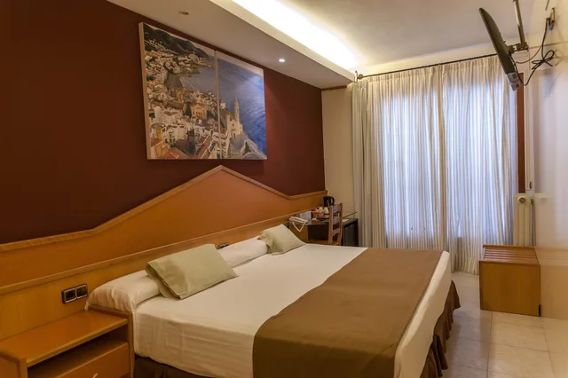 غرفة بسرير مزدوج بشرفة، Hotel Galeon 2/3