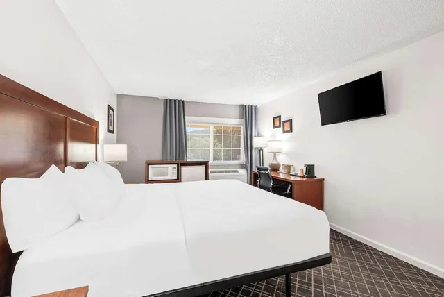 Upgrade, Suite, King Bed, Comfort Inn Yreka I-5 1/5