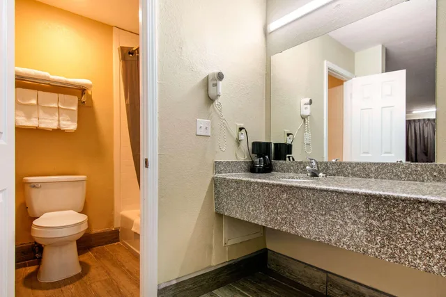 غرفة بسرير كينج، Rodeway Inn Pauls Valley 3/3