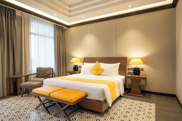 جناح بريميير بسرير كوين، Senna Hue Hotel 3/6