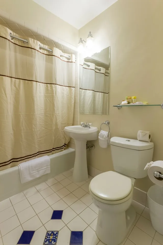استوديو بسريرين كوين، Coast Village Inn - Santa Barbara 6/7