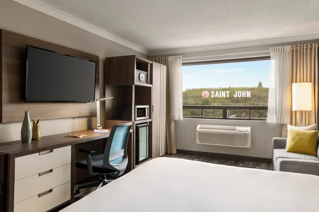 غرفة قياسية بسرير كينج، Crowne Plaza Saint John Harbour View by IHG 1/2