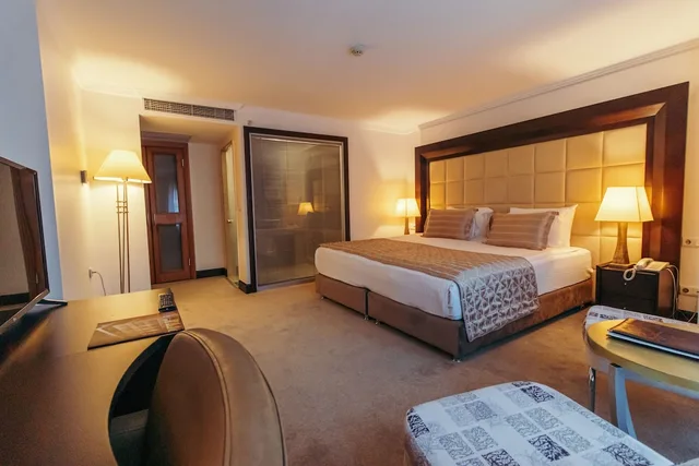 جناح فاخر بسرير كينج بإطلالة على المدينة، Ck Farabi Hotel 2/6