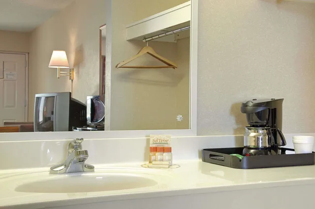 جناح بسريرين كوين بغرفتي نوم بجاكوزي، Days Inn by Wyndham Apple Valley Pigeon Forge/Sevierville 4/4