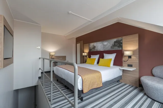 استوديو بأربعة أسرّة وسريرين منفصلين، Leonardo Hotel Antwerp 4/6