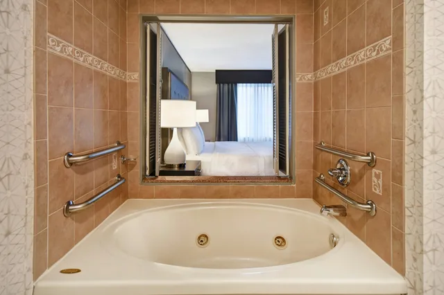 Suite, King Bed, Accessible, Homewood Suites by Hilton Edgewater-NYC Area 2/3