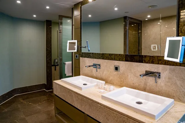 جناح بسرير كينج بإطلالة على المدينة مع دخول الصالة، RADISSON BLU HOTEL ISTANBUL SISLI 4/5