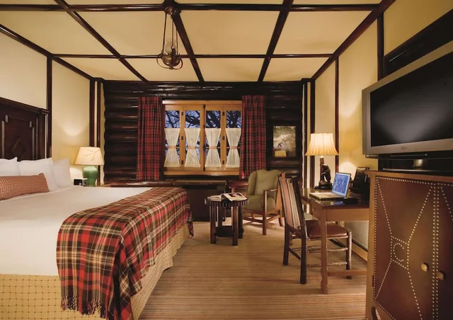 Fairmont, King Bed, River View، Fairmont Le Chateau Montebello 1/2