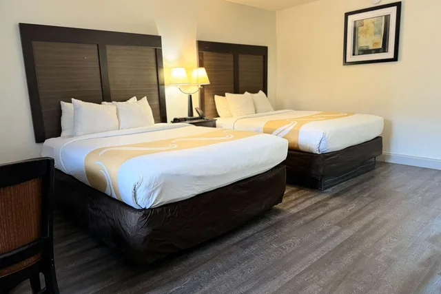 Room, 2 Queen Beds, Quality Inn Creekside - Downtown Gatlinburg 1/9