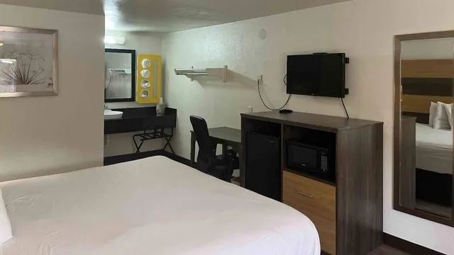 غرفة ديلوكس بسرير كوين لذوي الإعاقة، Motel6 Cross Lanes, WV–Goff Mountain Rd 6/9