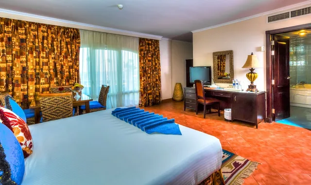 Standard, King Bed, Pool View, M Hotels at Porto Marina 3/8