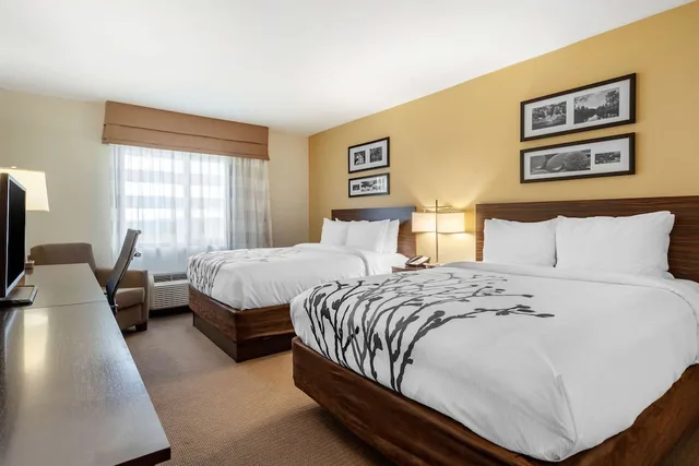 غرفة قياسية بسريرين كوين، Sleep Inn & Suites Devils Lake, ND 1/10