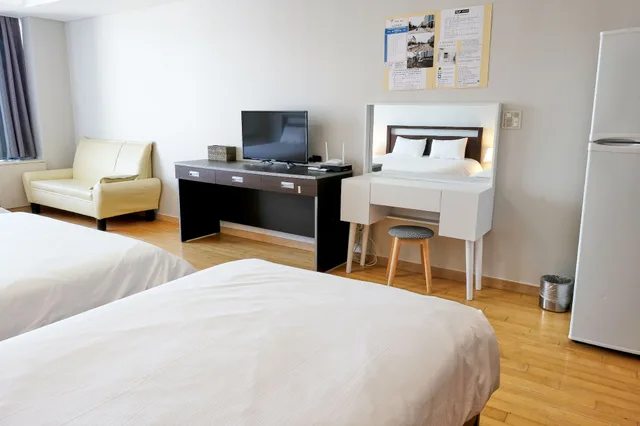 غرفة ثلاثية بسرير كوين وسريرين كوين، Gogo House 1/5
