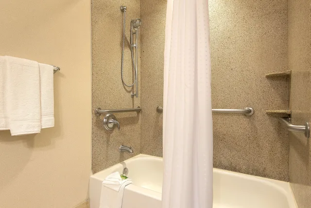 غرفة قياسية بسرير كينج لذوي الإعاقة، Holiday Inn Express Haskell-Wayne Area 5/6