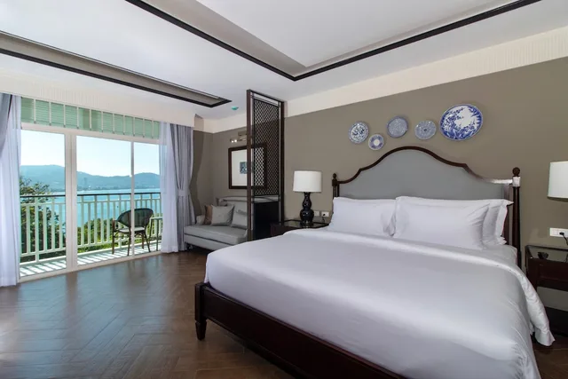 غرفة ديلوكس بسرير كينج بإطلالة جزئية على البحر، Marina Gallery Resort - KACHA – Kalim Bay 1/10