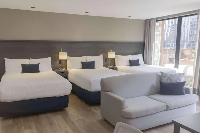 غرفة ثلاثية بسرير مزدوج، Wyndham Garden Guatemala City 1/1