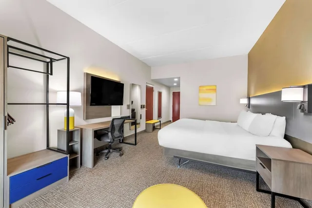 Room, King Bed, Accessible, Comfort Inn Harriman, TN 2/6