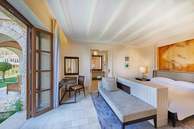 جناح بإطلالة على الحديقة بغرفة نوم واحدة، Cap Vermell Grand Hotel 1/1