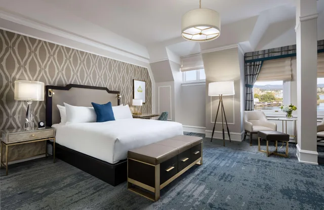 غرفة ديلوكس بسرير مزدوج بإطلالة على المرفأ، Fairmont Empress Hotel 2/2