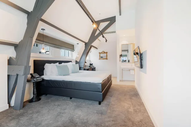 جناح، Hotel Maassluis 5/10