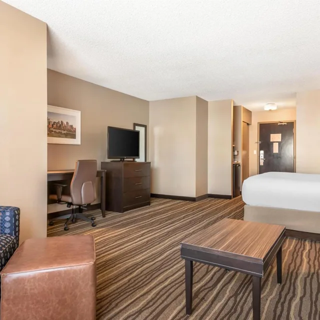 غرفة تنفيذية بسرير كينج، Best Western Plus Calgary Centre Inn 4/6