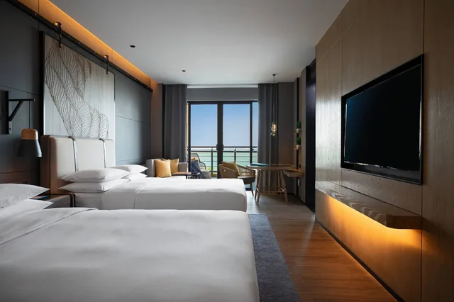 غرفة بسريرين مزدوجين بإطلالة على البحر، Renaissance Xiamen Hotel 3/10