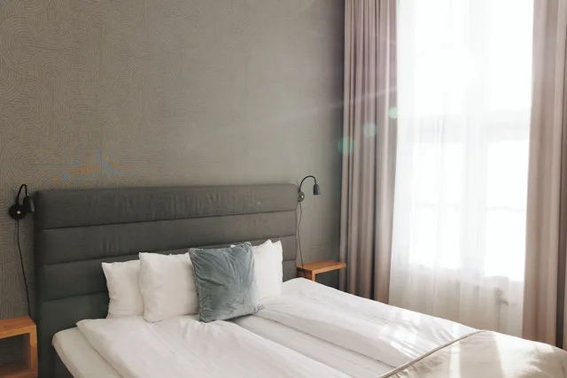 استوديو سوبيريور بسرير كوين، The More Hotel 1/5