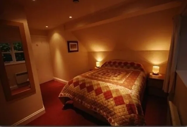 جناح بسرير مزدوج وسرير فردي، The Hatchet Inn 2/2