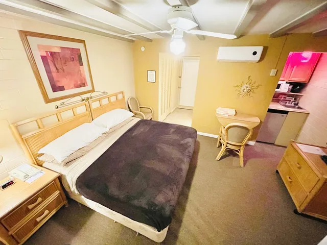 Studio, King Bed, Patio, Kitchenette, A Place In The Sun 5/7
