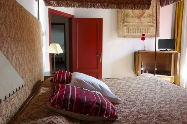 Superior, Queen Bed, PALACIO REJADORADA 2/6