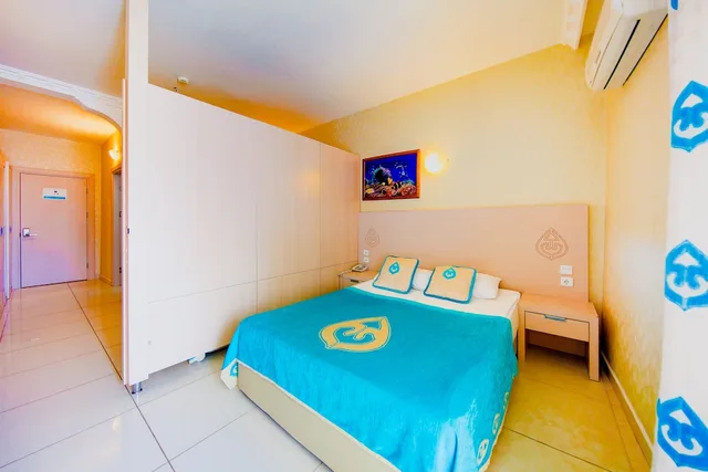 غرفة كبيرة بسرير مزدوج وسريرين منفصلين، Daima Biz Hotel 2/8