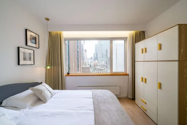 Senior, Apartment, 2 Queen Beds, Book and Bed-People's Square 1/10