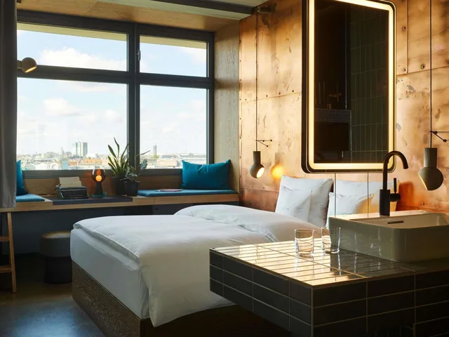 Medium Urban, Twin Beds, Queen Bed, 25hours Hotel Bikini Berlin 2/4