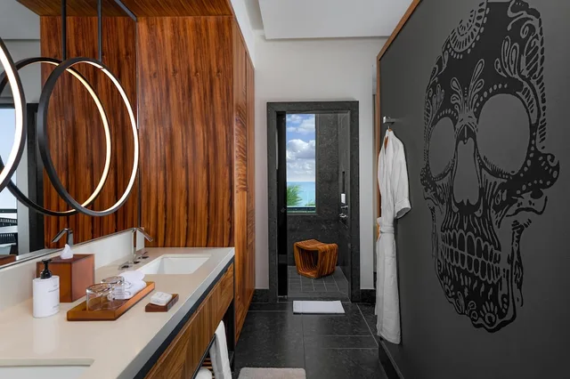 غرفة بسرير كينج بإطلالة جزئية على البحر، Conrad Tulum Riviera Maya 14/14