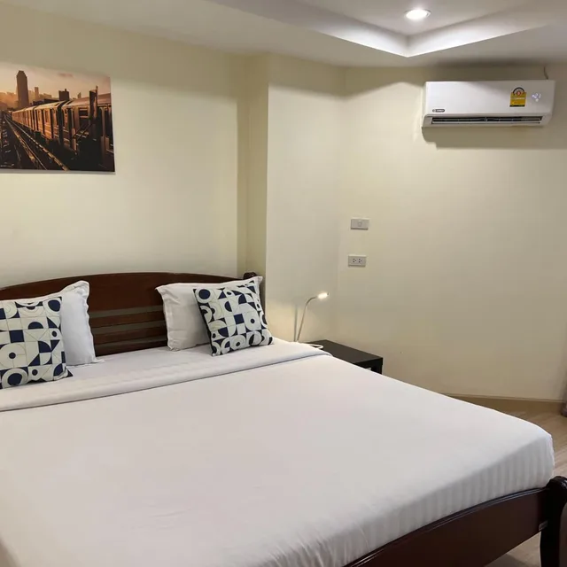 غرفة ديلوكس بسرير مزدوج بشرفة، V Check Inn Sukhumvit 22 2/10