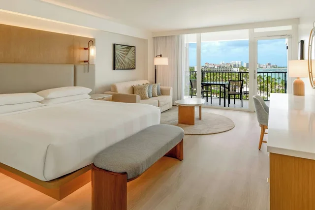 Tradewinds, King Bed, Ocean View, Sofa, Adult Only, Club Lounge Access، Aruba Marriott And Stellaris Casino 1/6