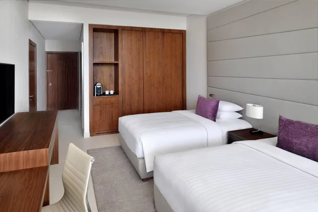 Guest Room, 2 Double Beds, Concierge Level، الحي الدبلوماسي الرياض - شقق ماريوت التنفيذية(Riyadh Diplomatic Quarter - Marriott Executive Apartments) 1/3