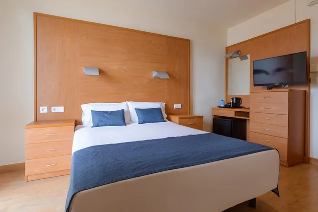 غرفة بشرفة مفردة بسرير فردي، Hotel Horitzo 3/7