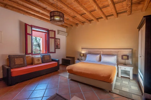غرفة سوبيريور بسرير كوين، The Varos Residences Hotel 3/10
