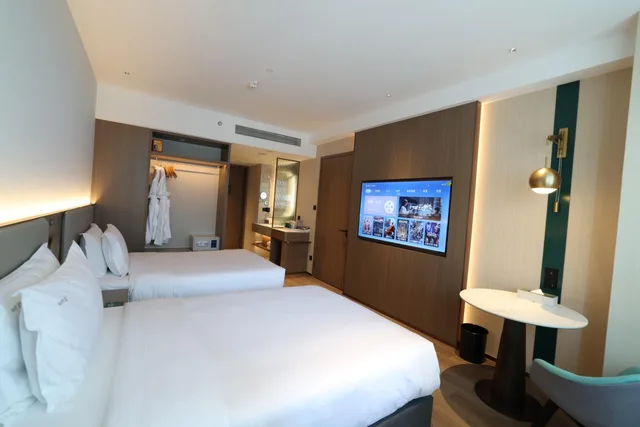 غرفة قياسية بسرير فردي، Holiday Inn Shanghai Jing'an by IHG 1/10