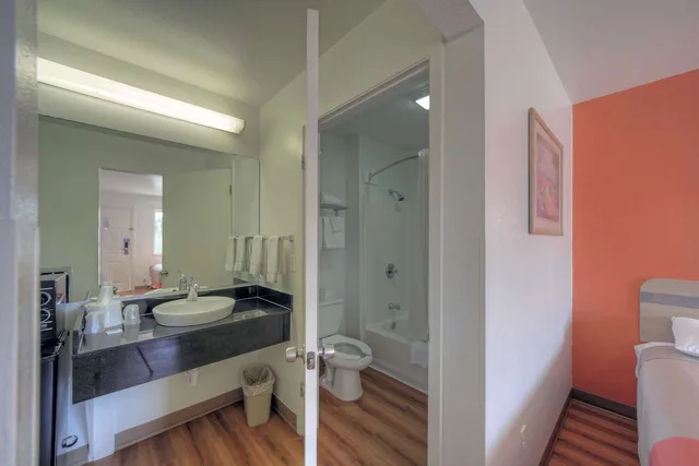 غرفة قياسية بسريرين مزدوجين لذوي الإعاقة، Motel6 Kerrville, TX 7/7