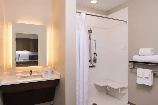 جناح بسرير كوين بإطلالة على الجبل بغرفة نوم واحدة مع أريكة، Towneplace Suites San Bernardino Loma Linda 5/5