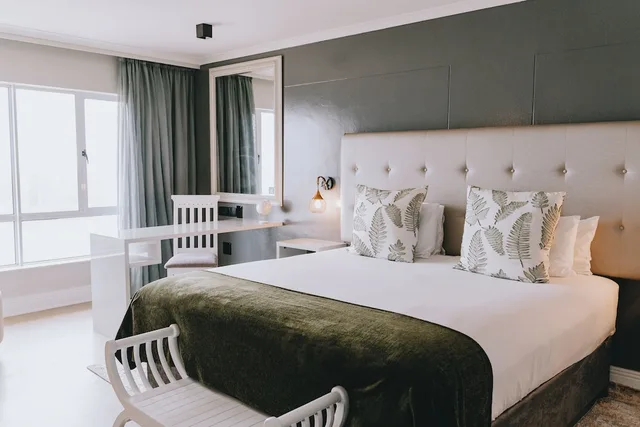 غرفة قياسية بسرير كينج بإطلالة على النهر، The Riverside Hotel 2/3