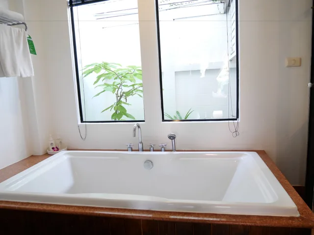 غرفة ديلوكس بسرير مزدوج بشرفة، The Old Phuket Karon Beach Resort 9/10