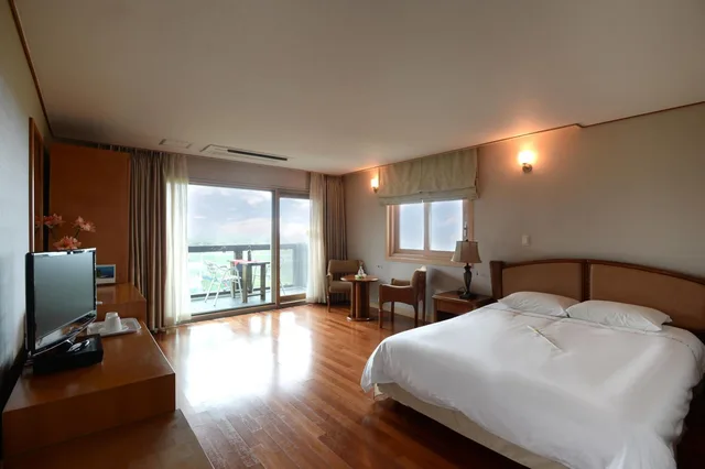 Deluxe, King Bed, Ocean View, Minitel Soul 1/2