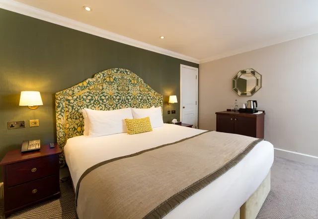 غرفة سوبيريور بسرير كوين، The Elvetham Hotel 4/6