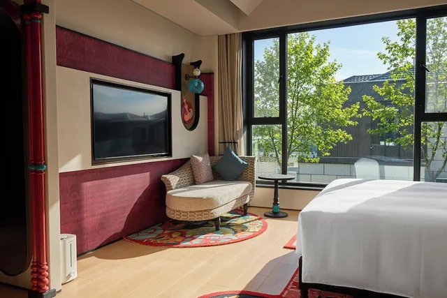 جناح بسرير كينج بغرفة نوم واحدة مع أريكة، Hotel Indigo Sayram Lake by IHG 3/3